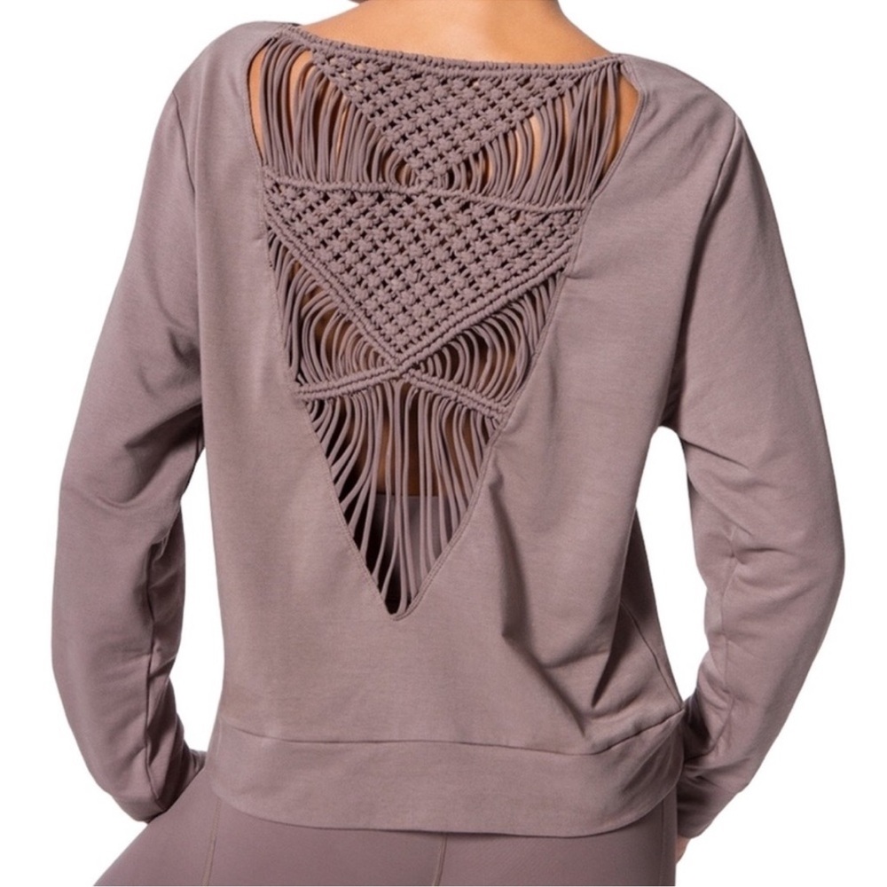 Legian Pullover by Carbon38